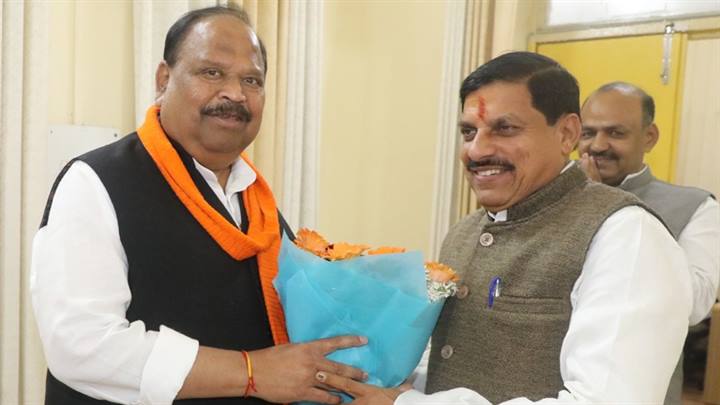 मुख्यमंत्री डॉ. यादव से मंत्री श्री काश्यप ने की सौजन्य भेंट